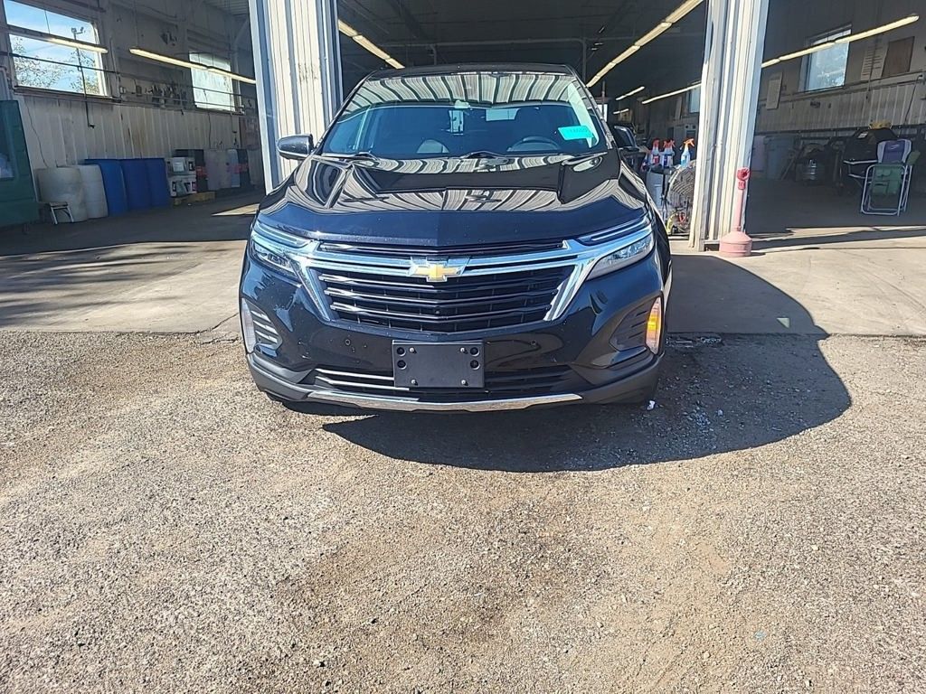 2022 Chevrolet Equinox LT photo 3