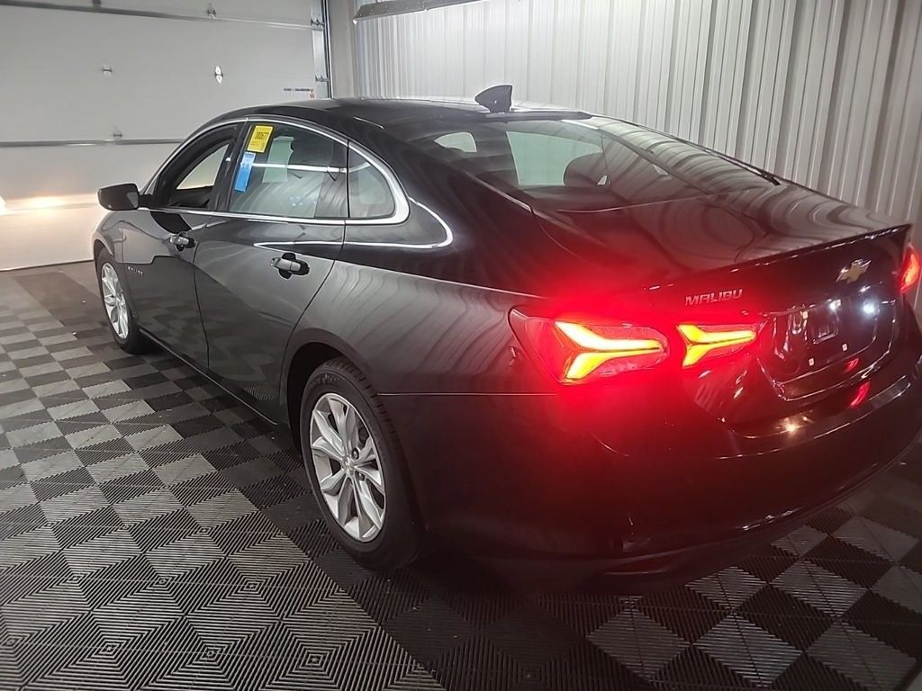 2021 Chevrolet Malibu 1LT photo 2