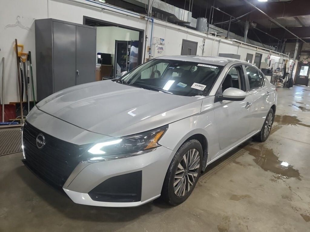 Used 2024 Nissan Altima 2.5 SV Sedan