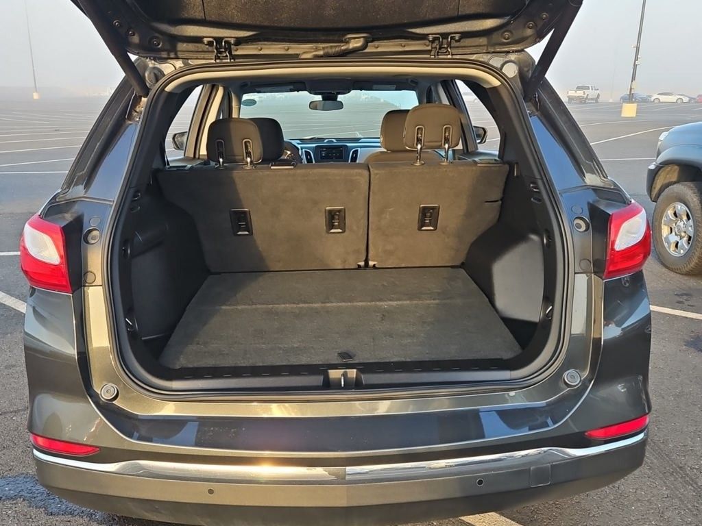2019 Chevrolet Equinox LT photo 2
