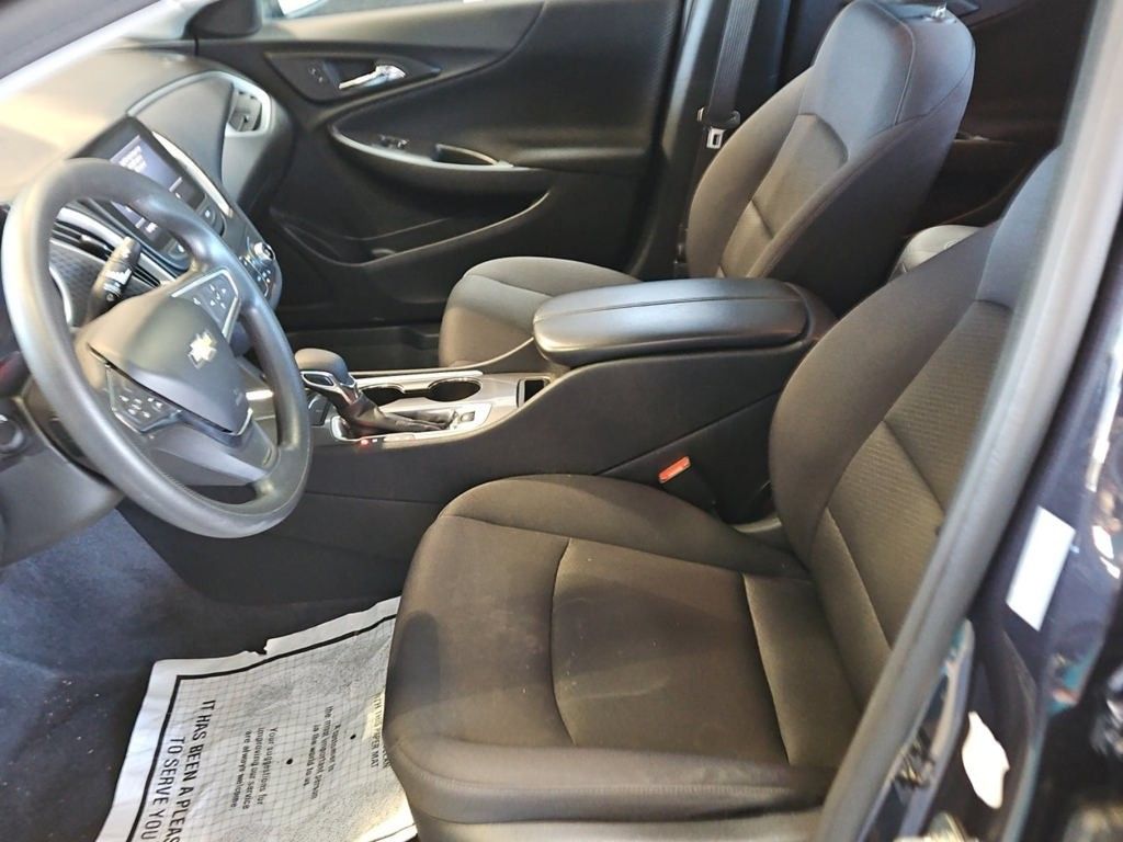 2023 Chevrolet Malibu 1LT photo 2