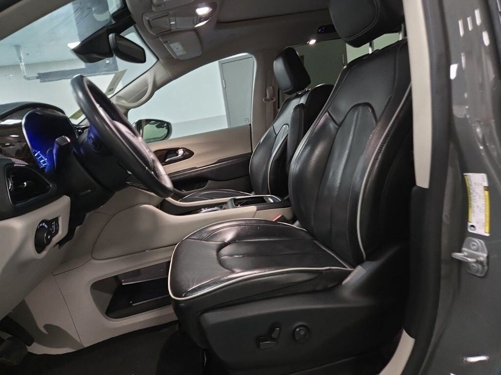 Used 2022 Chrysler Pacifica Hybrid Limited Minivan/Van