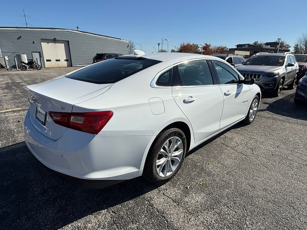 2024 Chevrolet Malibu 1LT photo 3