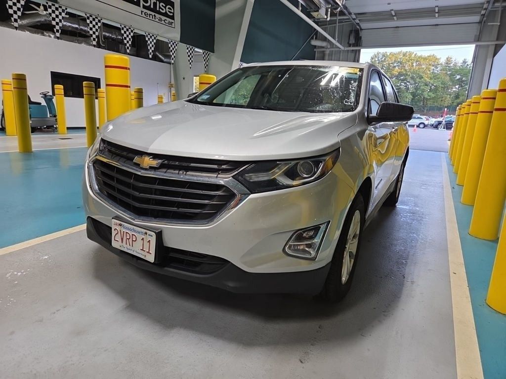 2019 Chevrolet Equinox LS photo 2