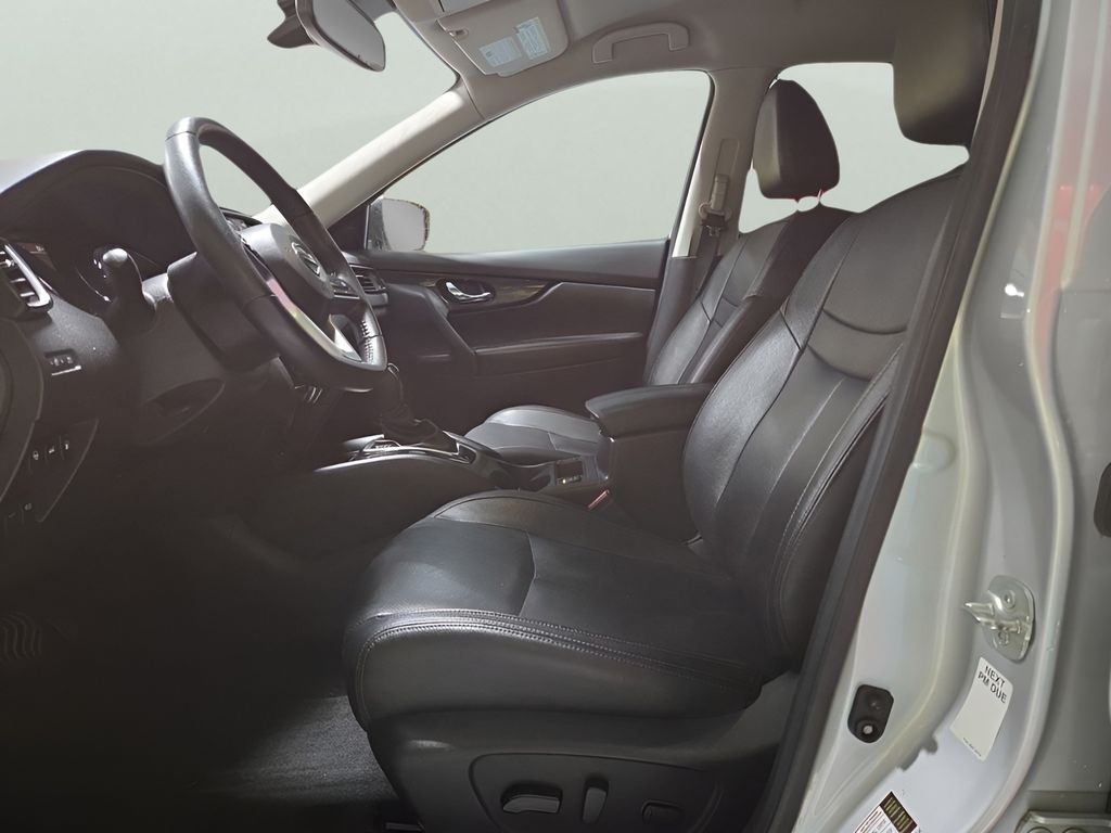 2020 Nissan Rogue SL photo 3