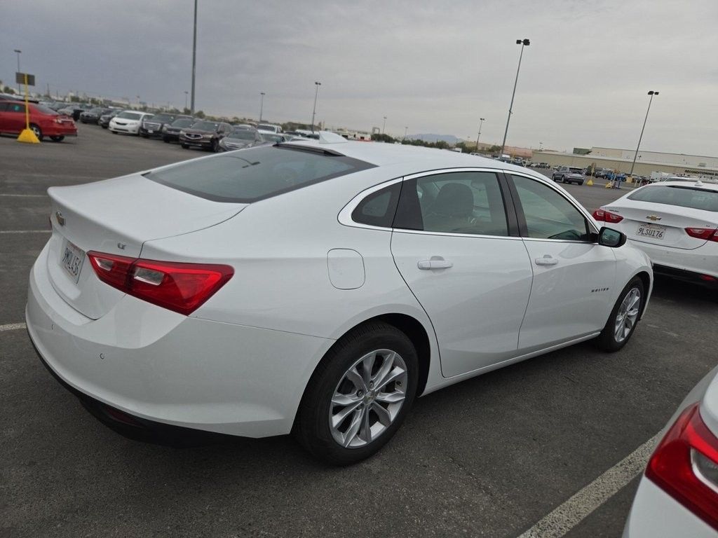 2024 Chevrolet Malibu 1LT photo 2