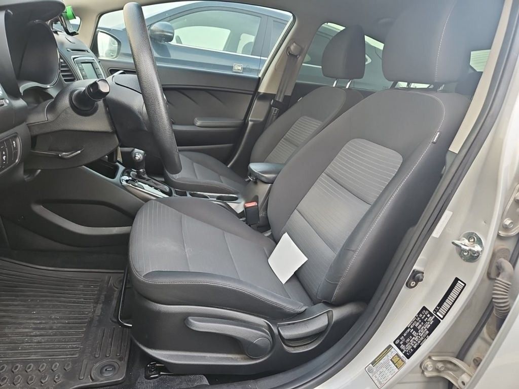 2017 Kia Forte LX photo 3