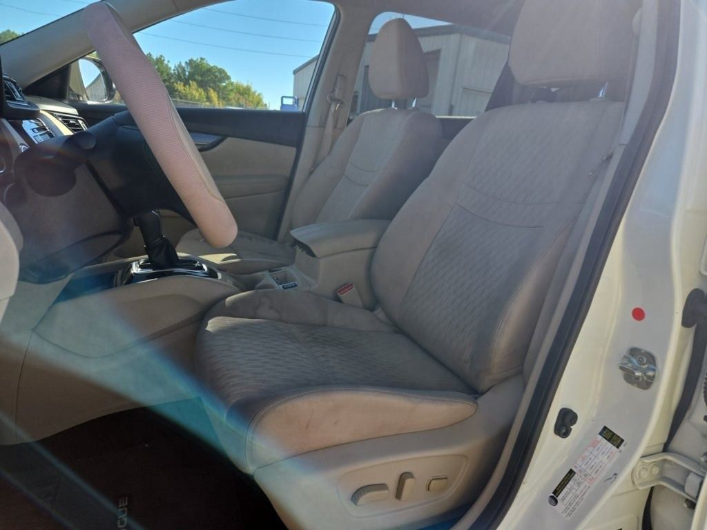 2018 Nissan Rogue SV photo 3