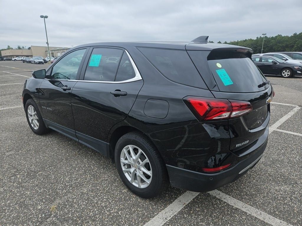 2023 Chevrolet Equinox LT photo 2
