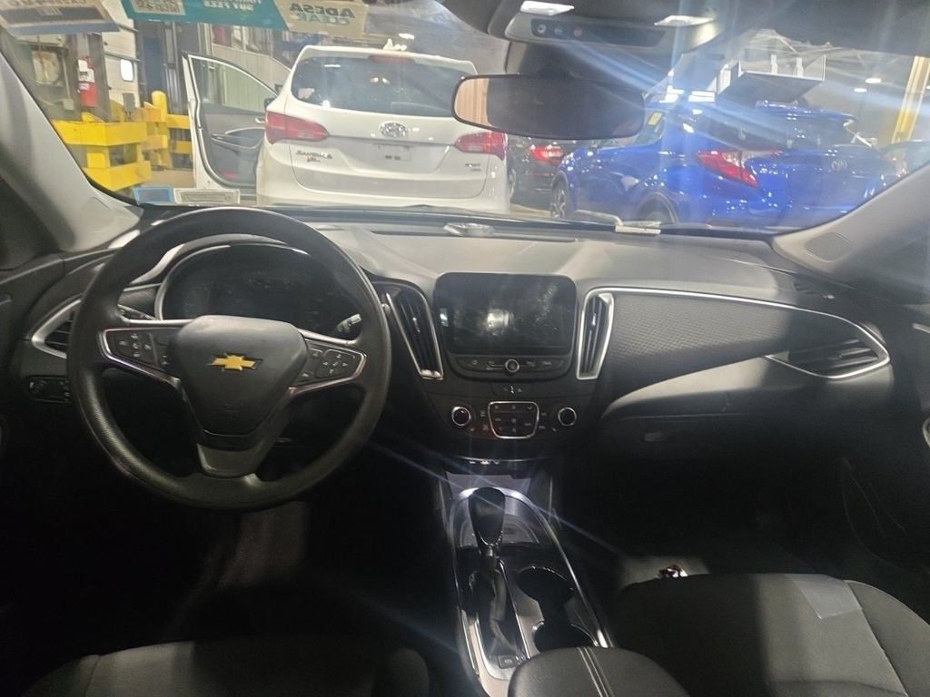 2024 Chevrolet Malibu 1LT photo 3