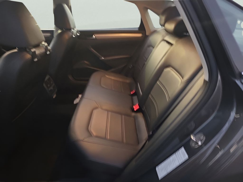 2022 Volkswagen Passat 2.0T SE photo 4