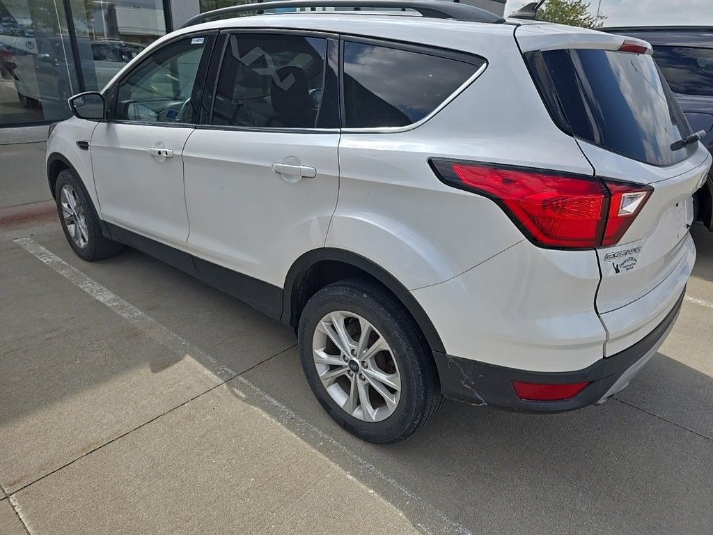 2019 Ford Escape SEL photo 4