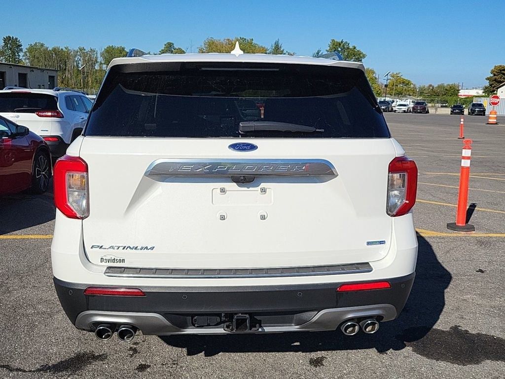 2020 Ford Explorer Platinum photo 2