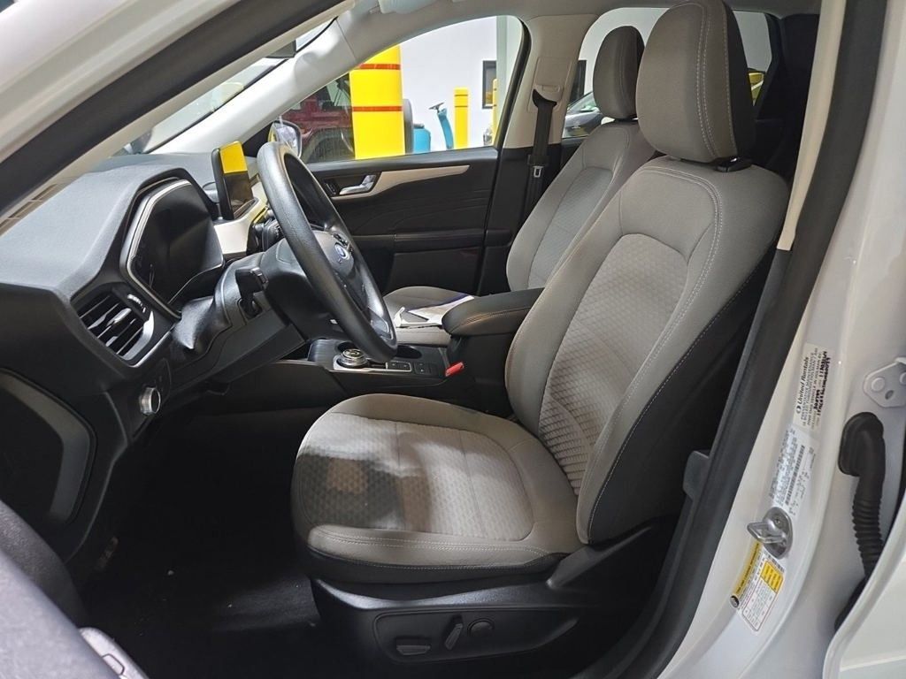 2021 Ford Escape SE photo 3