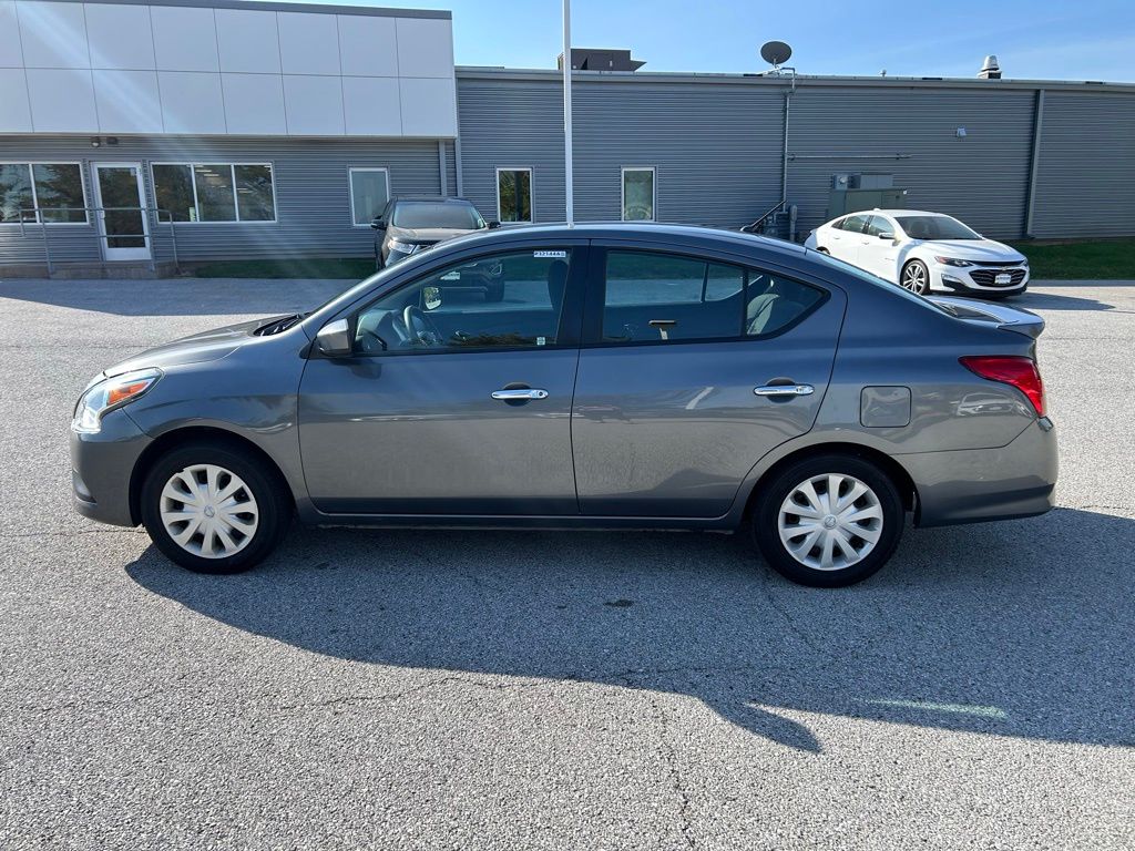 2017 Nissan Versa 1.6 SV photo 4