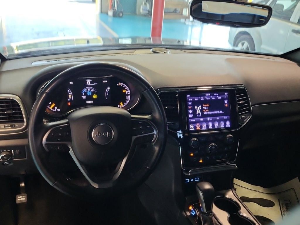 2021 Jeep Grand Cherokee Laredo X photo 3