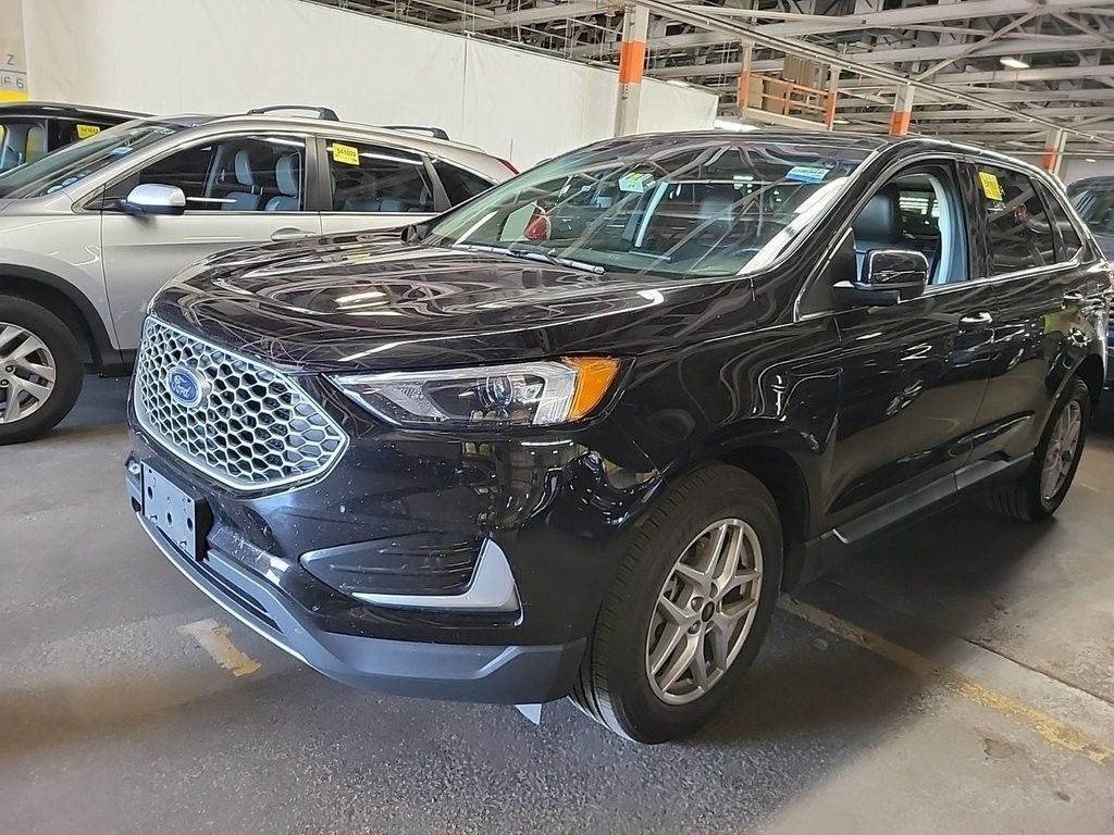 2023 Ford Edge SEL photo 2