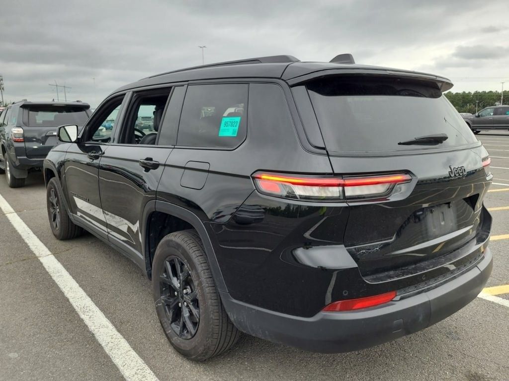 2024 Jeep Grand Cherokee Altitude photo 3