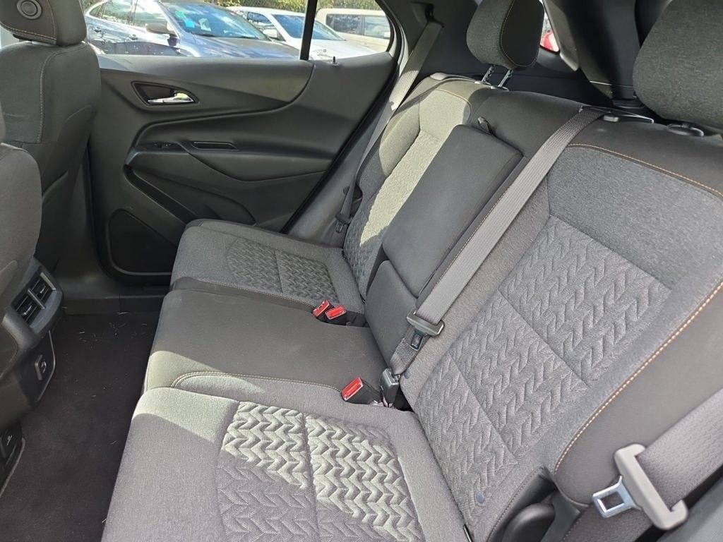 2022 Chevrolet Equinox LT photo 2