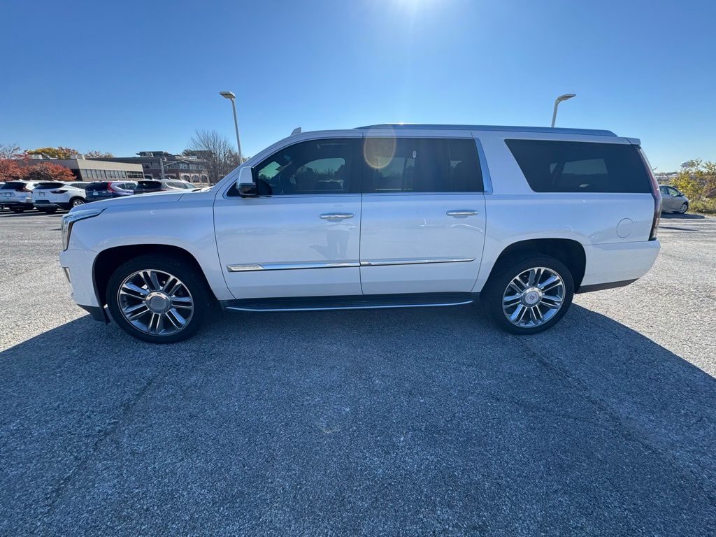 2016 Cadillac Escalade ESV Luxury photo 3