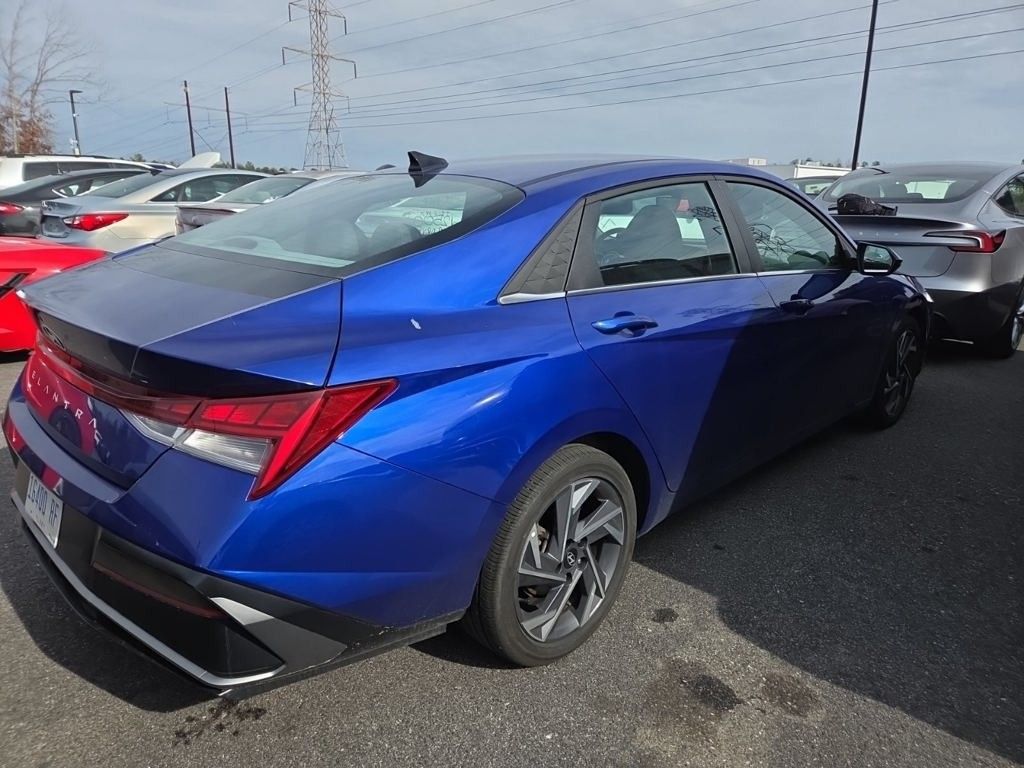 2025 Hyundai Elantra SEL Convenience photo 3
