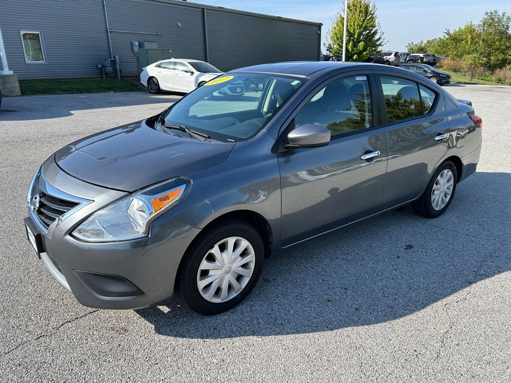 2017 Nissan Versa 1.6 SV photo 3
