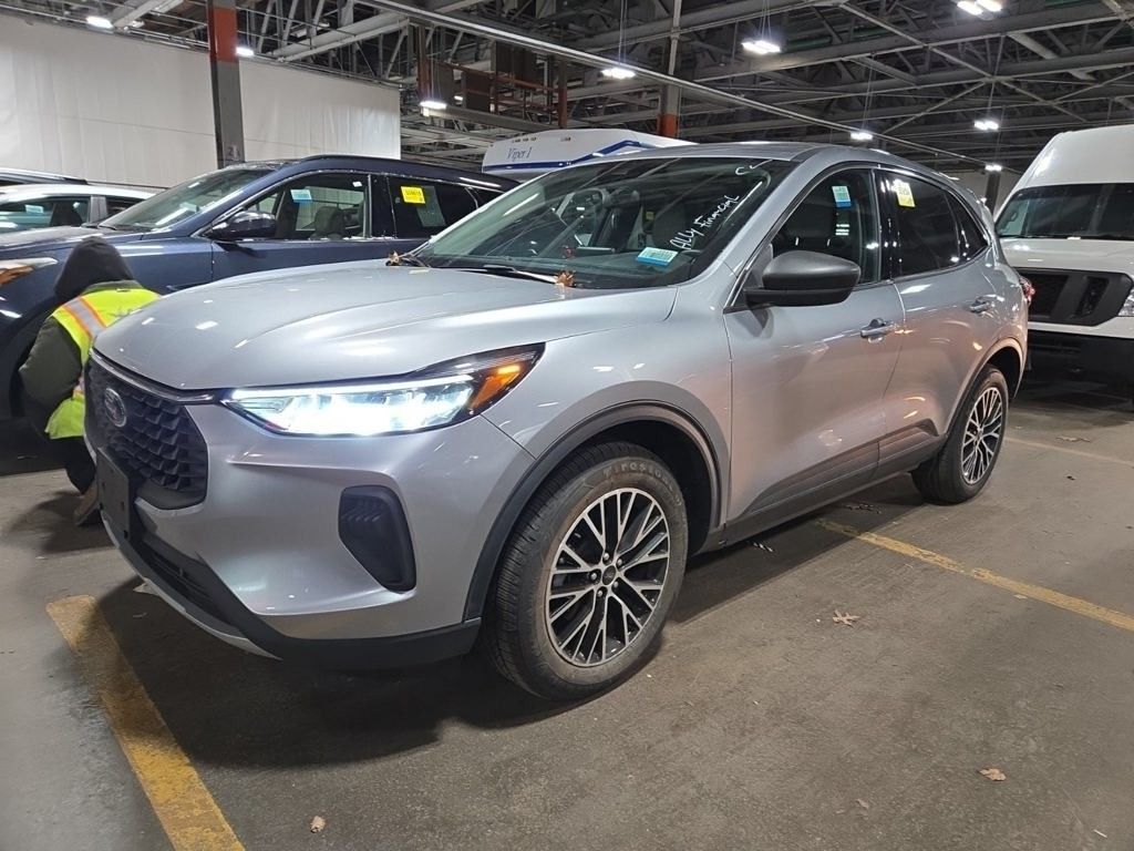 2023 Ford Escape Hybrid Active photo 2