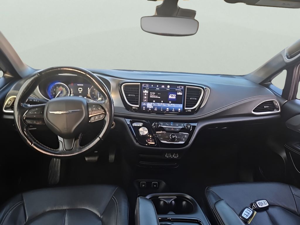 2021 Chrysler Pacifica Touring L photo 2