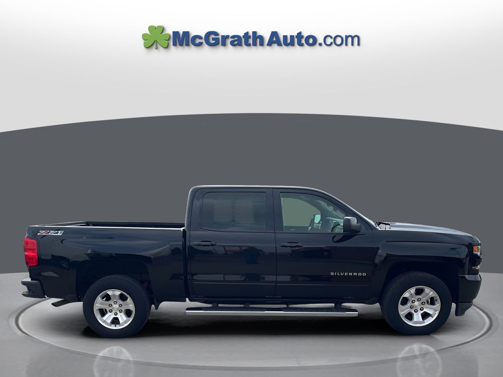2017 Chevrolet Silverado 1500 LT photo 2