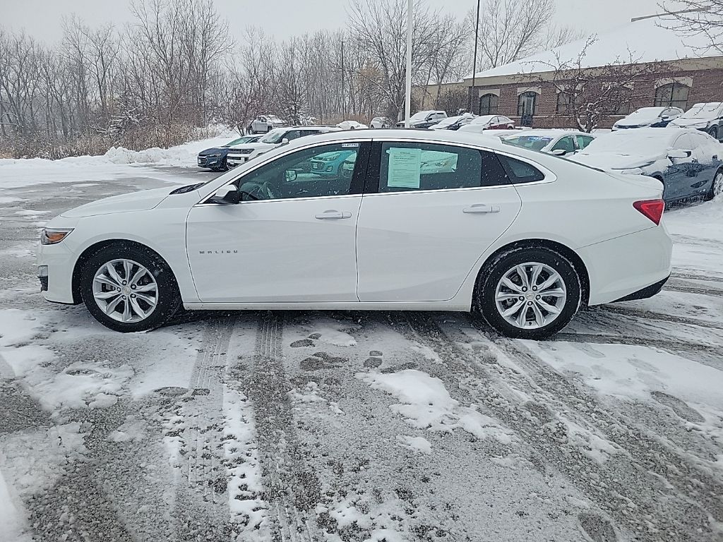 2024 Chevrolet Malibu 1LT photo 2