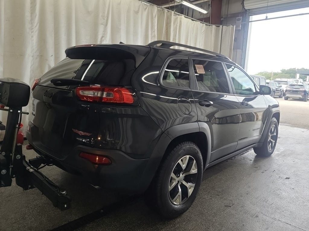 Used 2017 Jeep Cherokee Trailhawk SUV