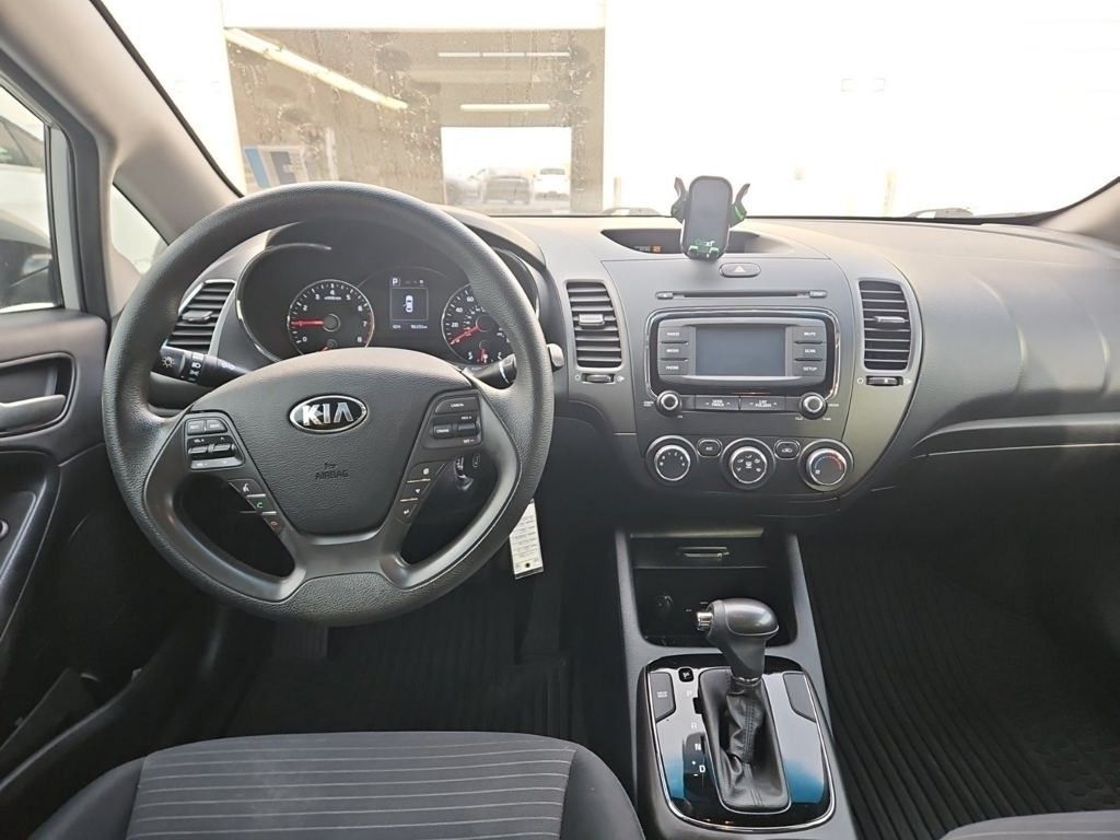 2017 Kia Forte LX photo 4