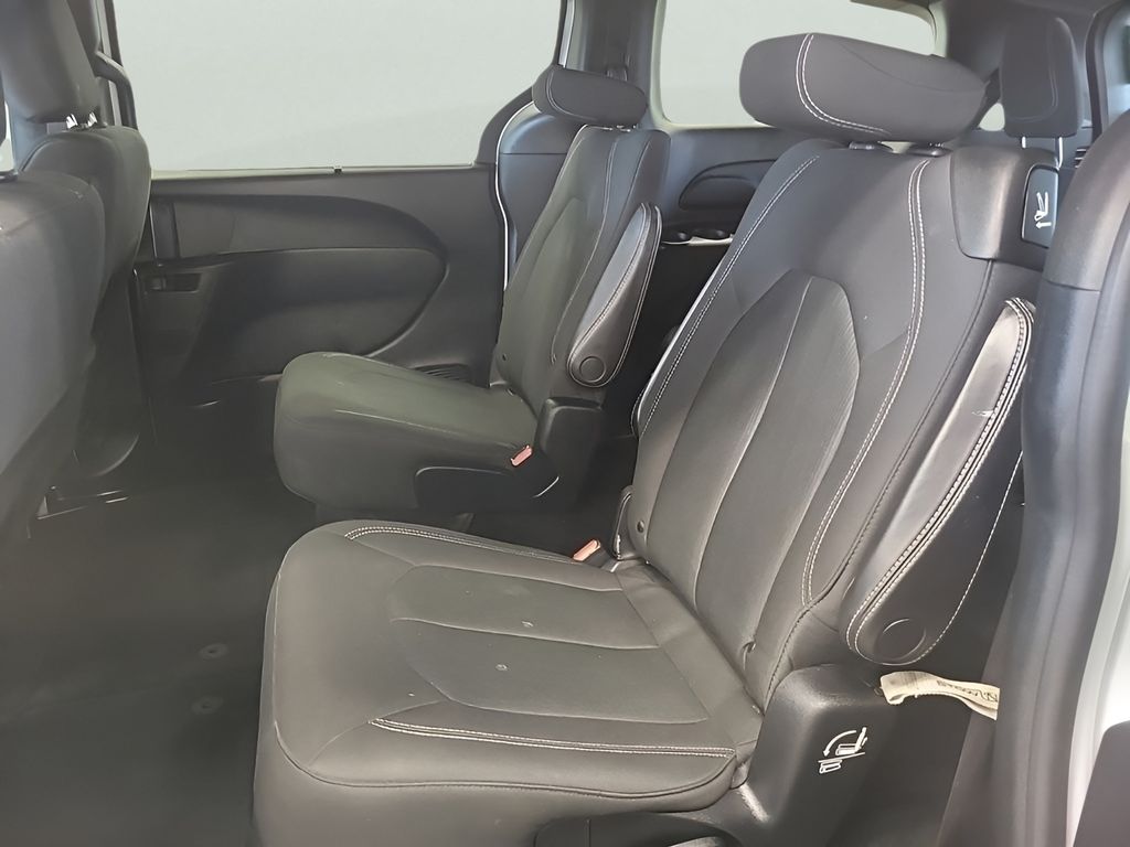 2018 Chrysler Pacifica Touring Plus photo 4