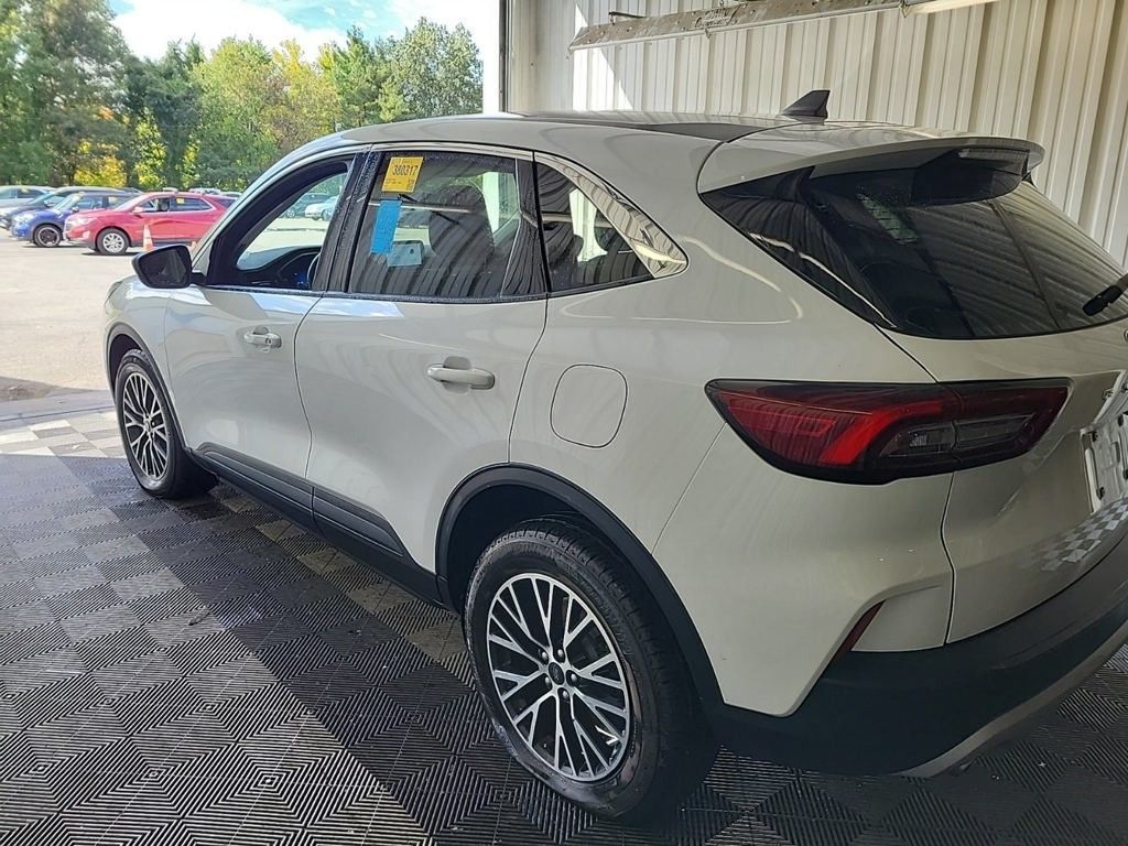 2023 Ford Escape Hybrid Active photo 3