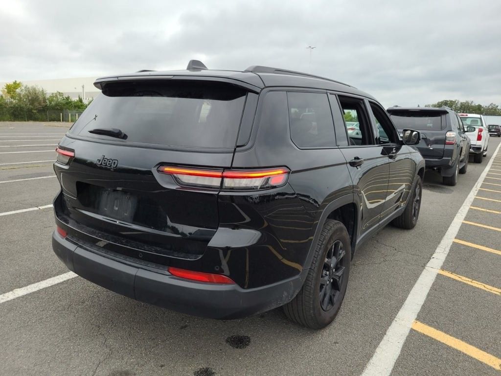 2024 Jeep Grand Cherokee Altitude photo 2