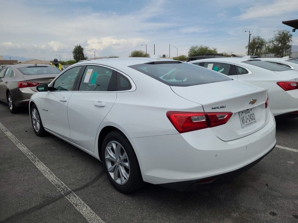 2024 Chevrolet Malibu 1LT photo 3