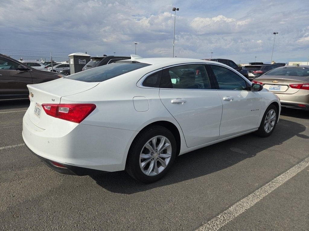 2024 Chevrolet Malibu 1LT photo 2