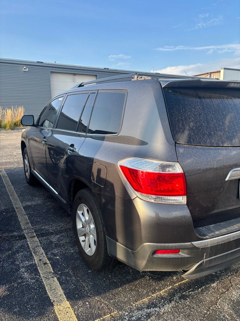 2011 Toyota Highlander Base photo 2