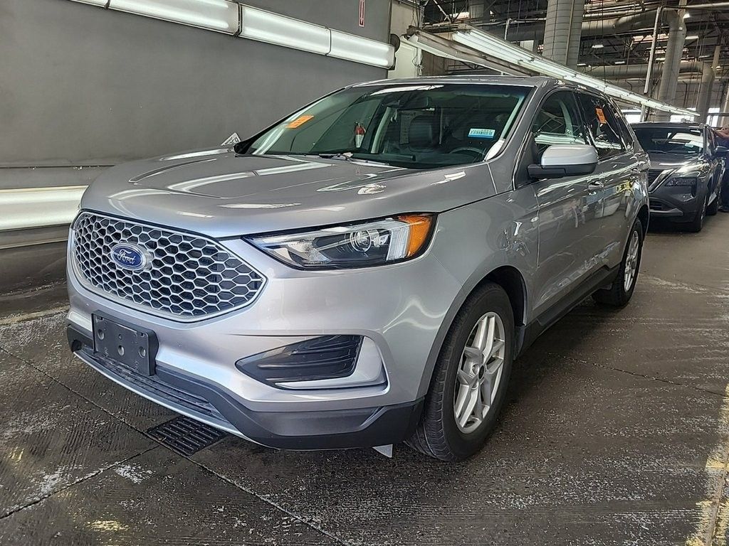 2024 Ford Edge SEL photo 2
