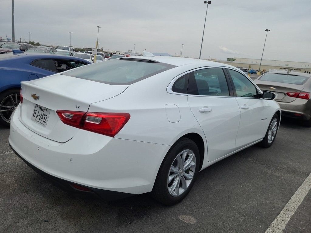 2024 Chevrolet Malibu 1LT photo 2