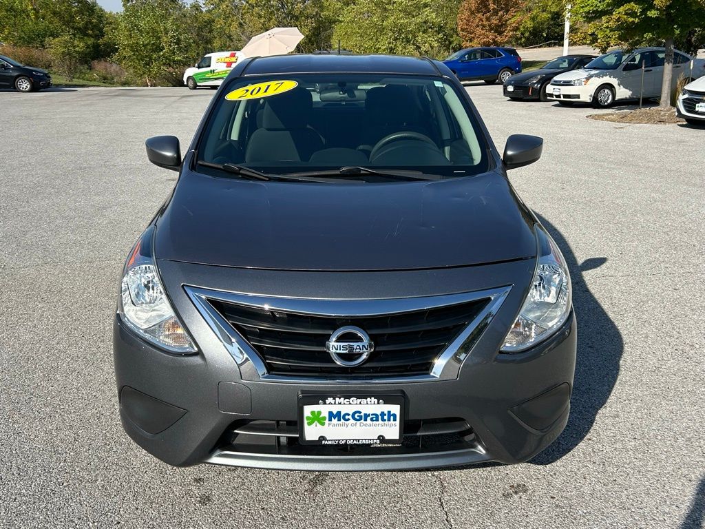 2017 Nissan Versa 1.6 SV photo 2