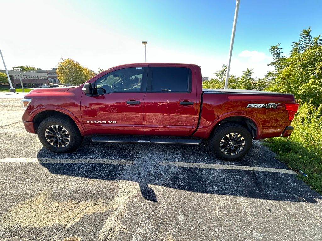 2019 Nissan Titan PRO-4X Crew Cab photo 4