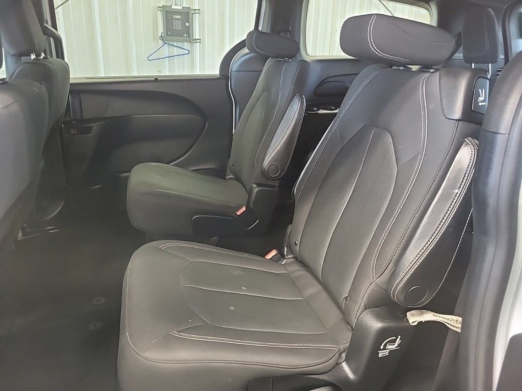 2018 Chrysler Pacifica Touring Plus photo 4
