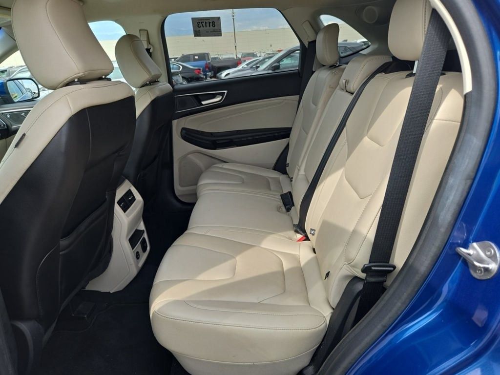 2021 Ford Edge Titanium photo 4