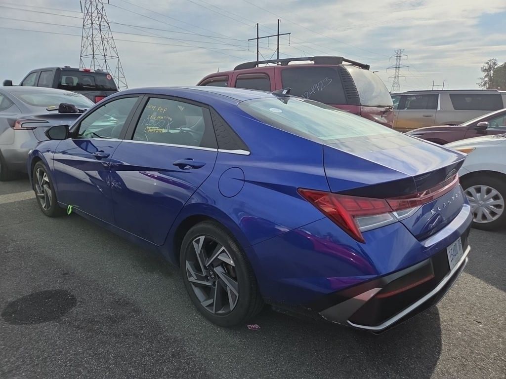 2025 Hyundai Elantra SEL Convenience photo 4