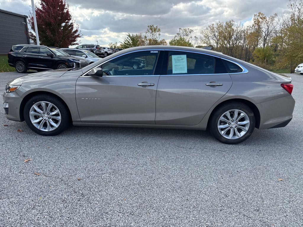 2024 Chevrolet Malibu 1LT photo 2