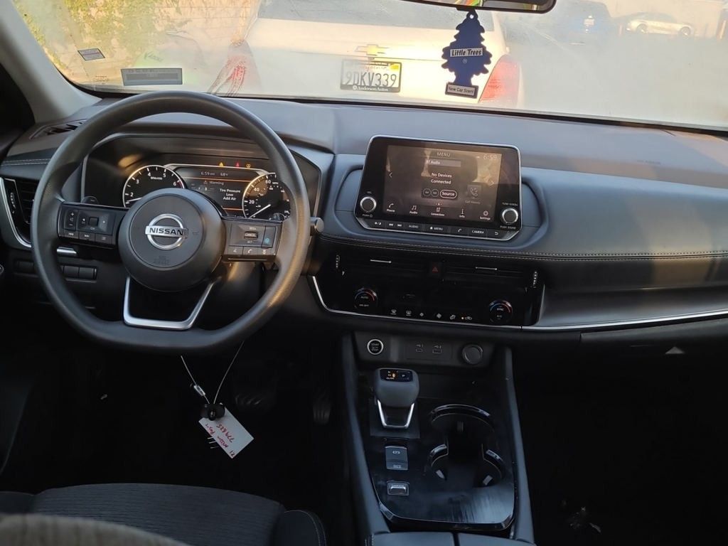 2021 Nissan Rogue SV photo 3