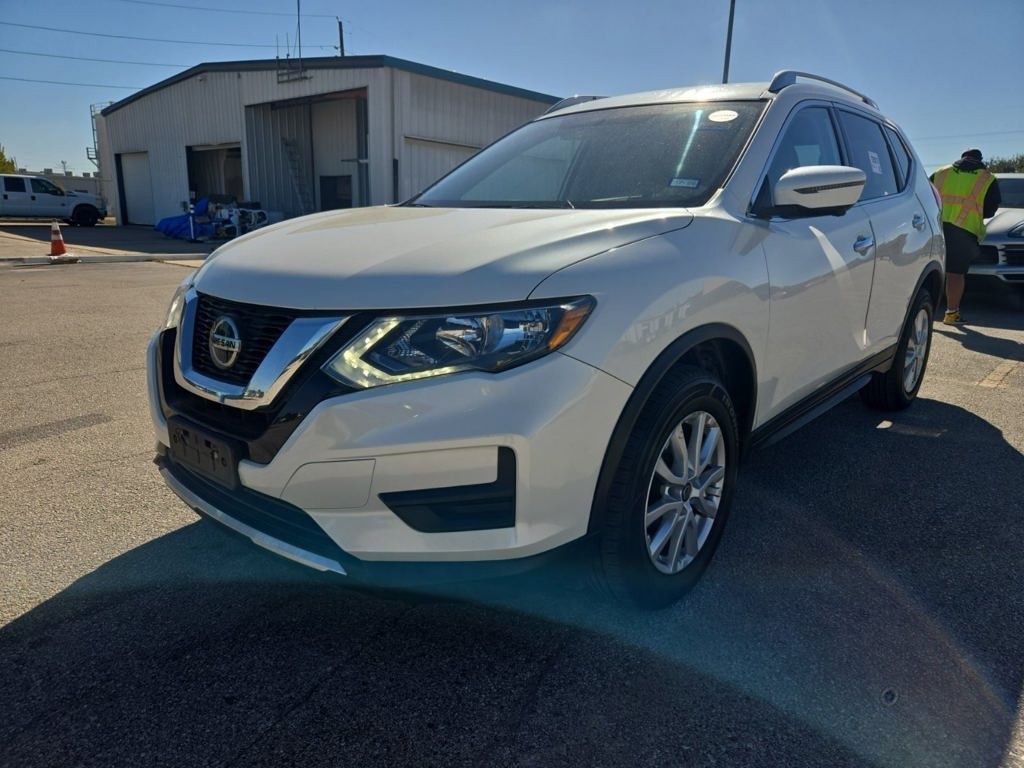 2018 Nissan Rogue SV photo 2