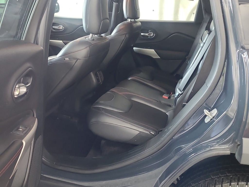 2017 Jeep Cherokee Trailhawk photo 2