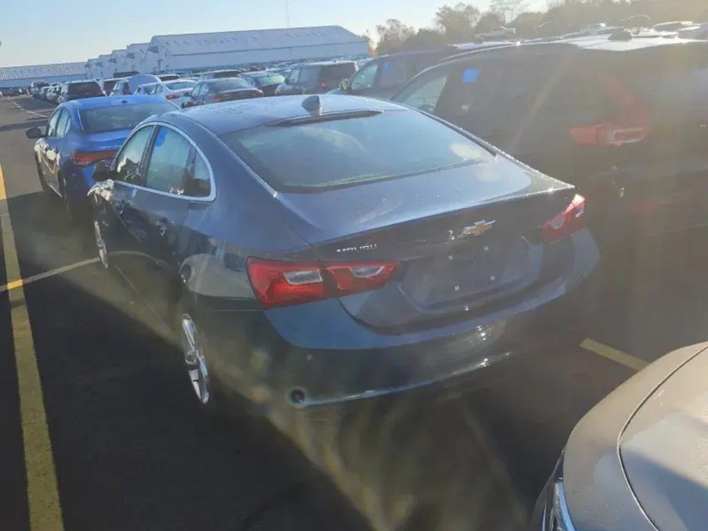 2024 Chevrolet Malibu 1LT photo 3